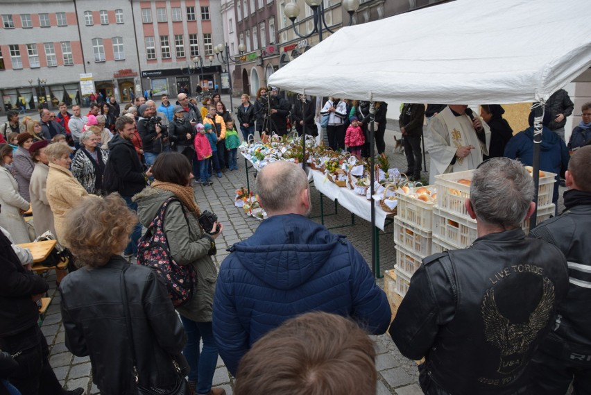 W Raciborzu poświęcono pokarmy i częstowano żurkiem