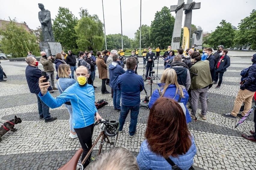 W Poznaniu Szymon Hołownia pojawił się na placu Mickiewicza.