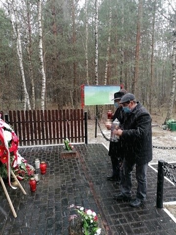 W środę 7 kwietnia 81 rocznica mordu w Małachowie. Władze Końskich uczciły pamięć ofiar [ZDJĘCIA