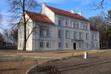 Pałac w Baranowicach odzyskał dawny blask. Prace trwają jeszcze w przypałacowym parku