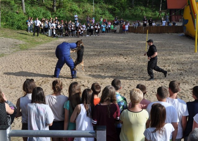 Festyn dla dzieci zorganizowany przez policję