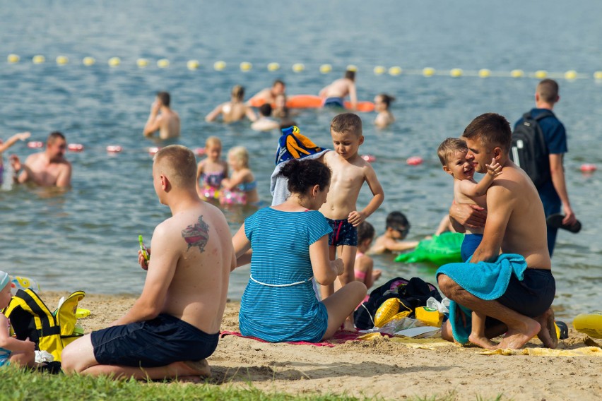 Plaża Open 2018 na Dojlidach w Białymstoku. Plażowicze i...