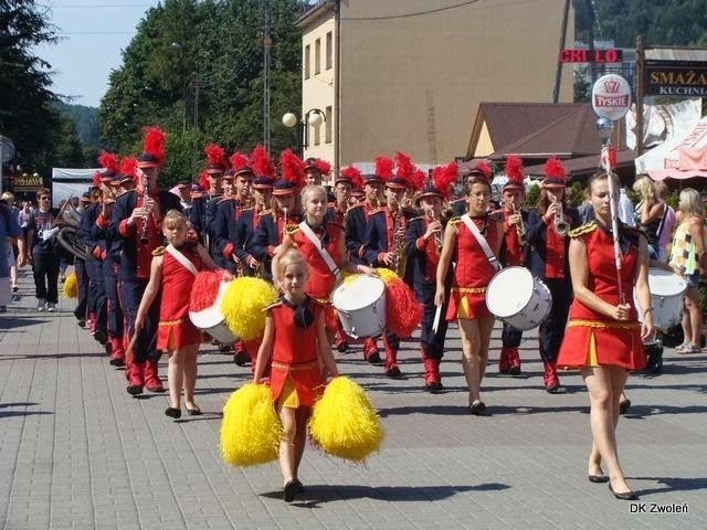 Na koniec warsztatów zwoleńska orkiestra dała w Wiśle pokaz musztry paradnej. 