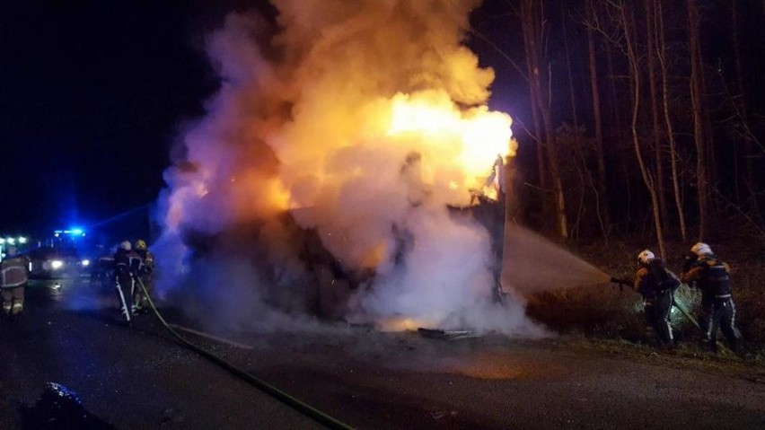 Pożar autobusu pod miejscowością Żabinko w powiecie...