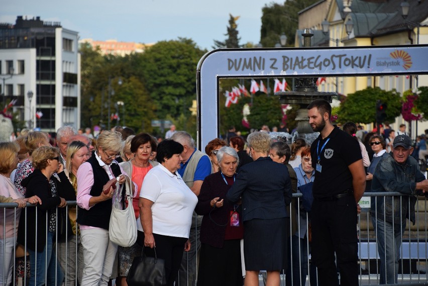 Miasto po raz kolejny także w artystyczny sposób upamiętniło...