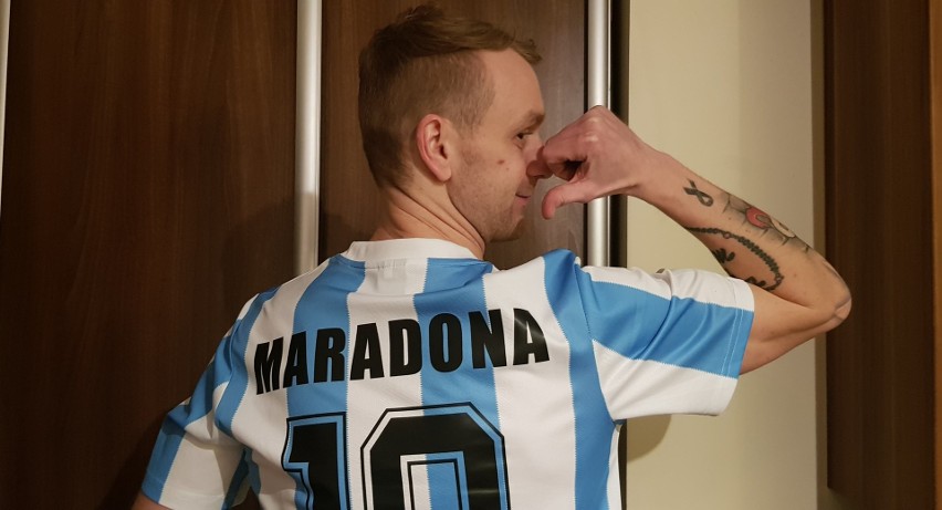 Jan Kowalski to wielki fan argentyńskiego futbolu i Diego...