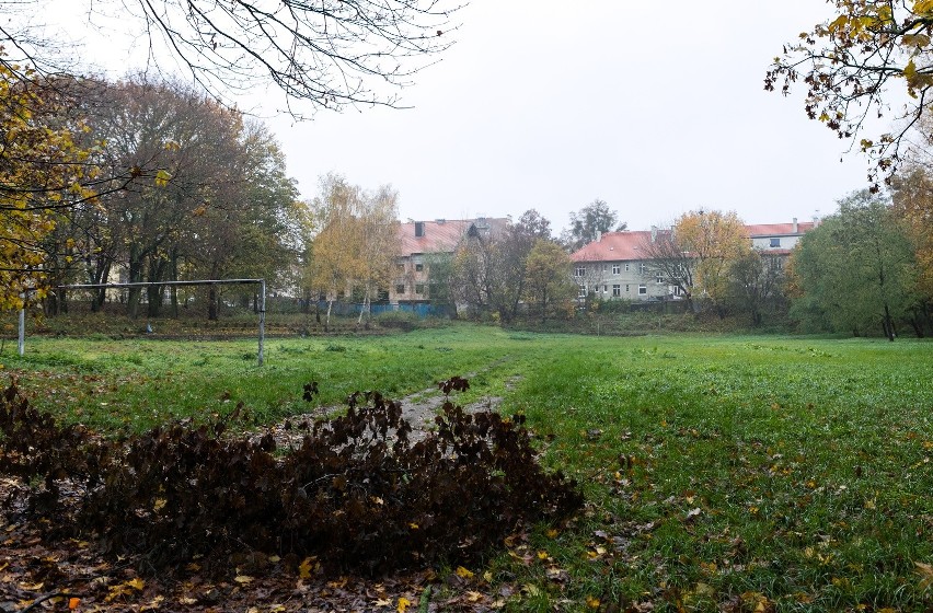 Mieszkańcy chcą, by boisko na Pogodnie w Szczecinie odzyskało dawny blask [ZDJĘCIA]