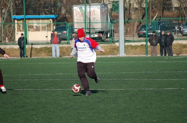 Piotr Cichawa strzelec gola dla Broni w meczu ze Zwolenianką.