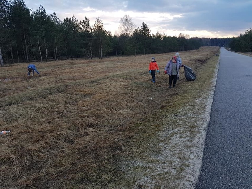 Wielkie sprzątanie w gminie Stąporków. Mieszkańcy Koziej Woli sami zadbali o porządek 