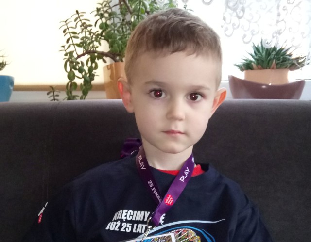 Najmłodszy wolontariusz z Białobrzegów, 3,5 letni Franek w niedzielę pieniądze dla Orkiestry będzie zbierał z mamą.