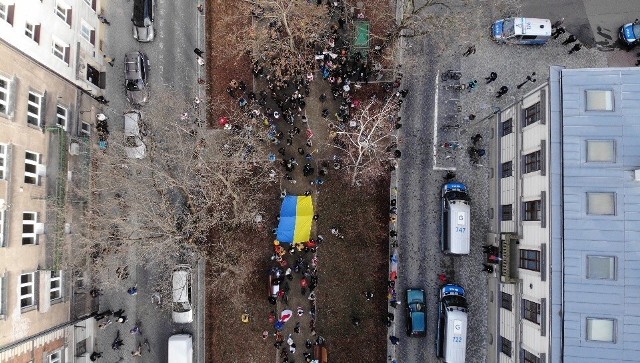 Plac Biskupi podczas protestów przed konsulatem rosyjskim