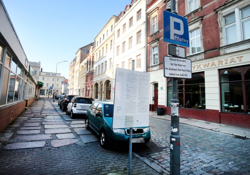 Parkowanie na placu Orła Białego w Szczecinie płatne przez cały tydzień? Mieszkańcy chcą zmian!  