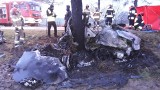 Wypadek i pożar BMW w pobliżu miejscowości Rutkowskie Małe. Zginęły dwie osoby (zdjęcia)