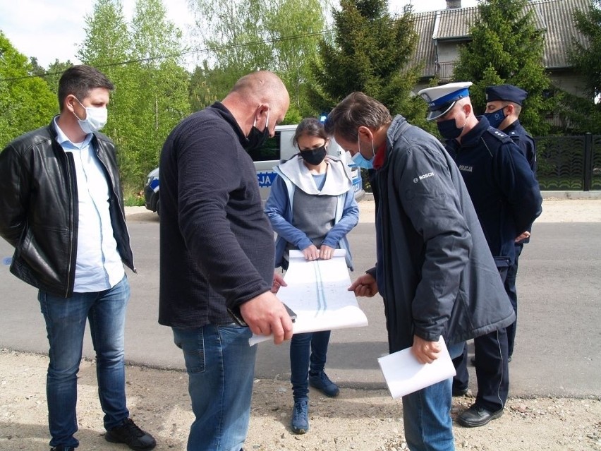 Zabrodzie. Ulica Sikorskiego. Mieszkańcy protestują przeciw sposobowi, w jaki jest realizowana inwestycja budowy drogi. Wracamy do tematu