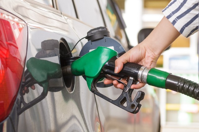 Jak zmieniły się ceny na stacjach paliw po nowym roku? Sprawdzamy >>>