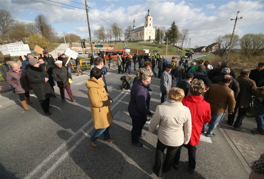 Wierni z Brzezin poskarżyli się papieżowi Franciszkowi na...