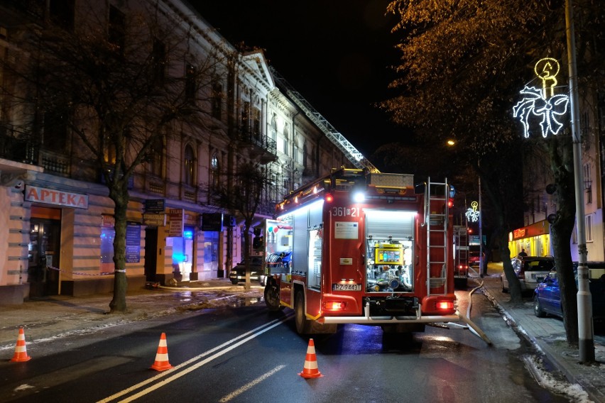 Pożar w kamienicy przy ul. 3 Maja w Przemyślu zaważono we...