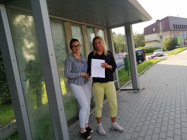 W zbieranie podpisów pod petycją zaangażowali się rodzice Agnieszka Kusiak oraz Joanna Smoła i Barbara Kawa (na zdjęciu)