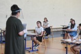Egzaminy ósmoklasisty 2020 rozpoczęte: Uczniowie przystąpili do testu z języka polskiego - zobacz zdjęcia