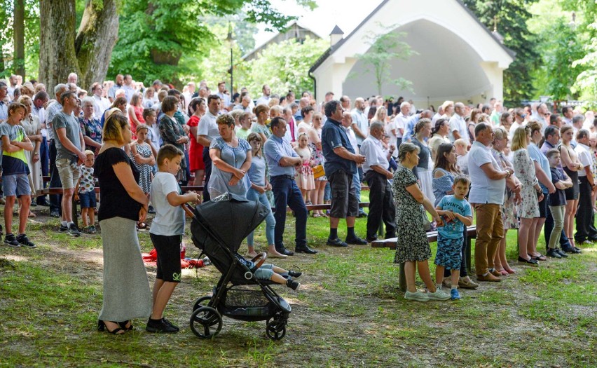 Diecezjalne Spotkanie Rodzin 2021 w sanktuarium Matki Bożej Pocieszenia w Jodłówce koło Jarosławia. Zobacz zdjęcia