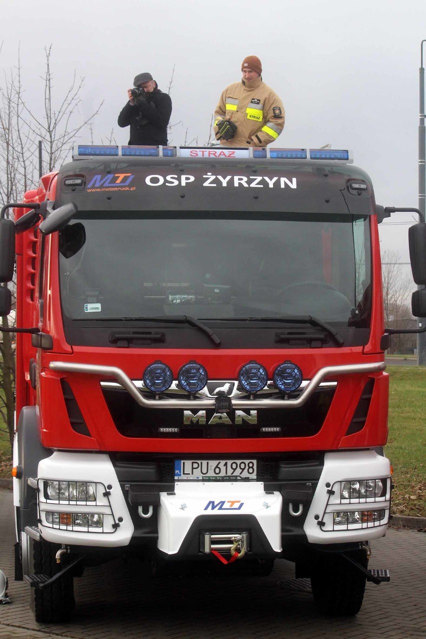 Strażacy z OSP w woj. lubelskim dostali nowe wozy. Kosztowały 32 miliony (ZDJĘCIA)