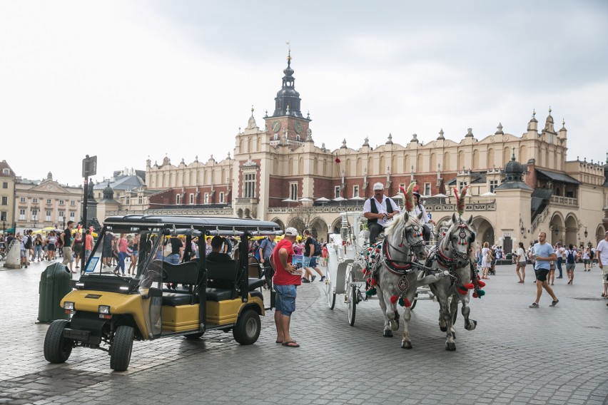 Meleksiarze ignorują nowe przepisy. Chaos w centrum Krakowa trwa