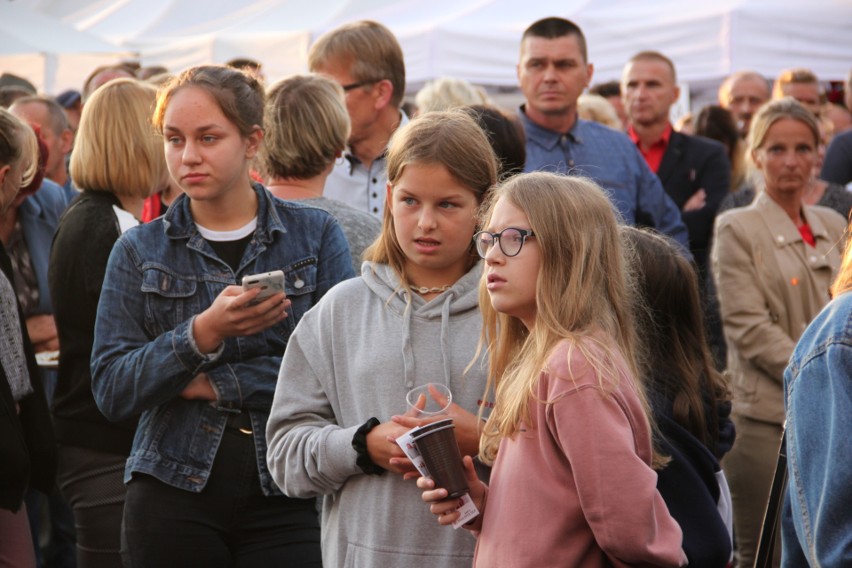 Podegrodzie. Koncert Kordiana przyciągnął tłumy wielbicieli gwiazdy disco polo [ZDJĘCIA]