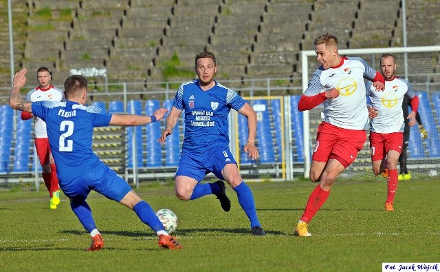 W 27. kolejce III ligi piłkarskiej, Gwardia Koszalin uległa u siebie Flocie Świnoujście 1:2 (0:0).