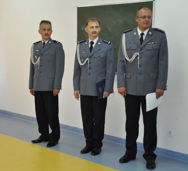 Na zdjęciu (od lewej) nowy zastępca komendanta powiatowego policji Robert Pacholarz, zastępca komendanta mazowieckiego Janusz Stepniak i komendant przysuskich policjantów Wojciech Brandt.