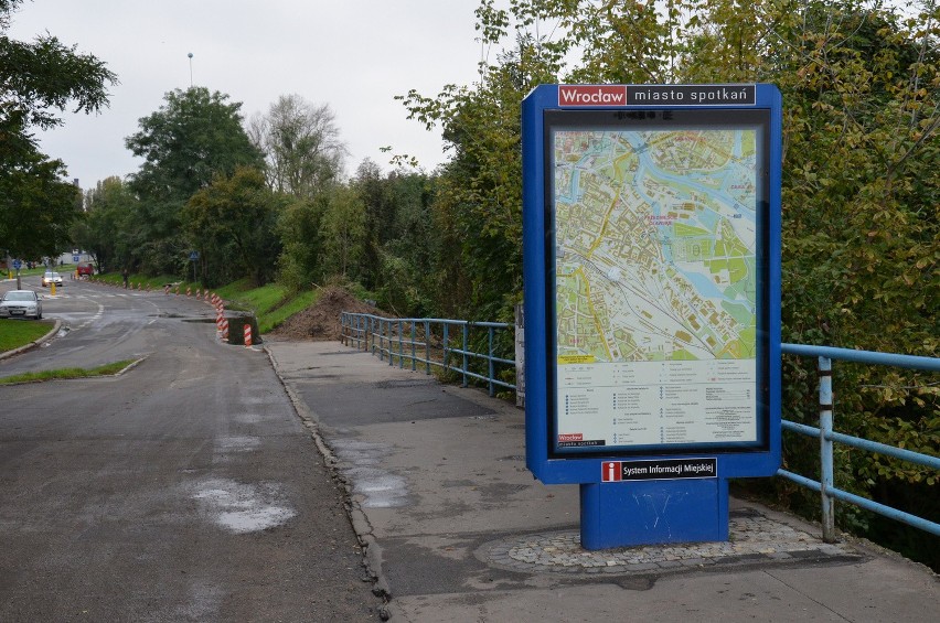 Wrocław: Na Grobli zrobiono chodnik zamiast parkingu? (ZDJĘCIA)