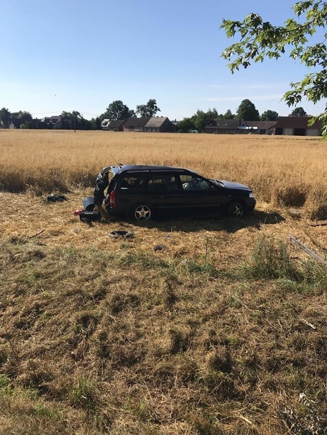 Do tragedii doszło w niedzielę rano na drodze wojewódzkiej 494 w Borkach Małych w powiecie oleskim.