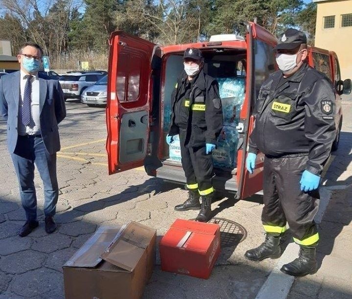 Koronawirus. Andrzejewo. Strażacy medykom. Ochotnicza Straż Pożarna pomogła czterem szpitalom. Zobaczcie zdjęcia 