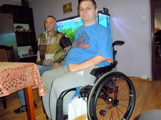 Ireneusz Czyżewski ma 32 lata, od 16 jest przykuty do wózka inwalidzkiego.