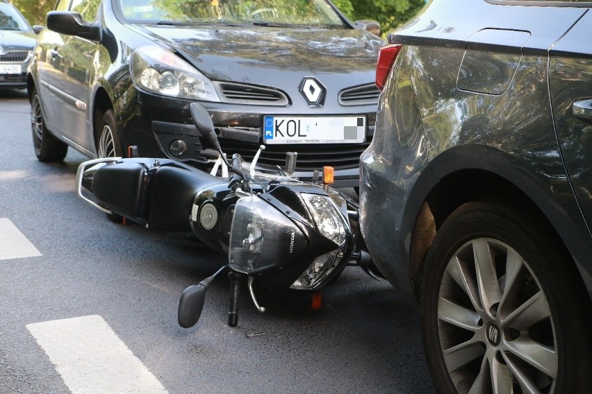 Wypadek dwóch aut i motocykla na Mickiewicza. Młoda motocyklistka w szpitalu (ZDJĘCIA)