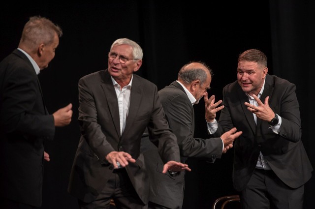 W spektaklu wystąpią Andrzej Grabowski, Mikołaj Grabowski, Jan Peszek i Tomasz Karolak.