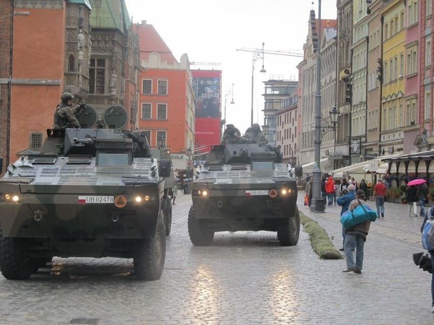 Wrocław: Ostatnie chwile, by zobaczyć pojazdy wojskowe w Rynku (FOTO)