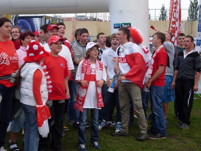 Kibice tłumnie przybyli na miejski stadion dopingować polskiej reperzentacji