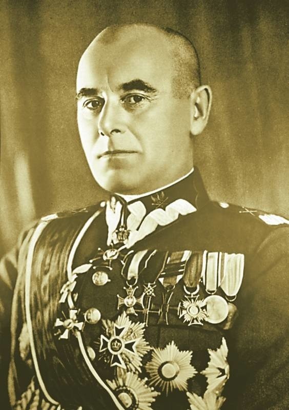Edward Śmigły-Rydz w mundurze marszałkowskim
