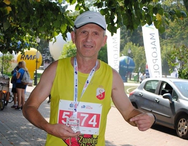 Pomysłodawcą biegu jest Zbigniew Jurek ze stowarzyszenia Zwoleń Biega. Sobotni maraton będzie dla niego wyjątkowy. Po jego przebiegnięciu dołączy on bowiem do elitarnego Polskiego Klubu 100 Maratonów.