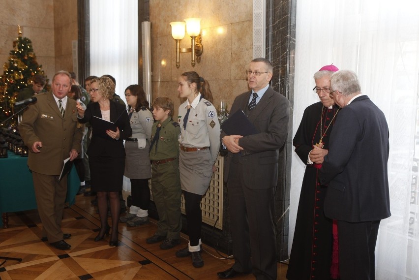 Betlejemskie Światło Pokoju dla marszałka i wojewody [ZDJĘCIA]