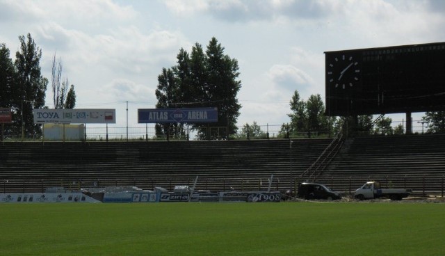 stan prac remontowych na boisku gdzie grali dotychczas piłkarze ŁKS-u na dzień 19.07.2011
