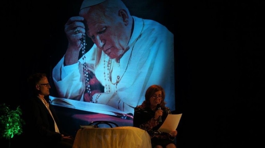 W Teatrze Letnim w Ciechocinku przypomniano papieża znad Wisły
