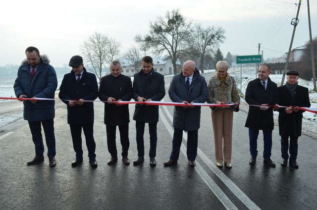W gminie Trzydnik Duży został oficjalnie oddany do użytku odcinek drogi wojewódzkiej nr 855. Jest to 6-kilometrowy fragment drogi łączący ze sobą dwa województwa: lubelskie i podkarpackie.