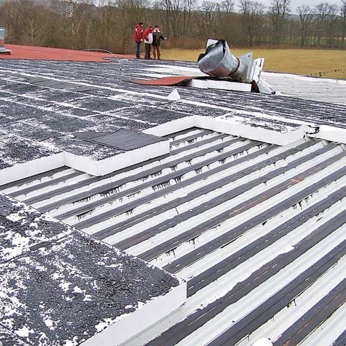 200 tysięcy złotych, na tyle szacowane są zniszczenia dachu hali sportowej w Polanowie.