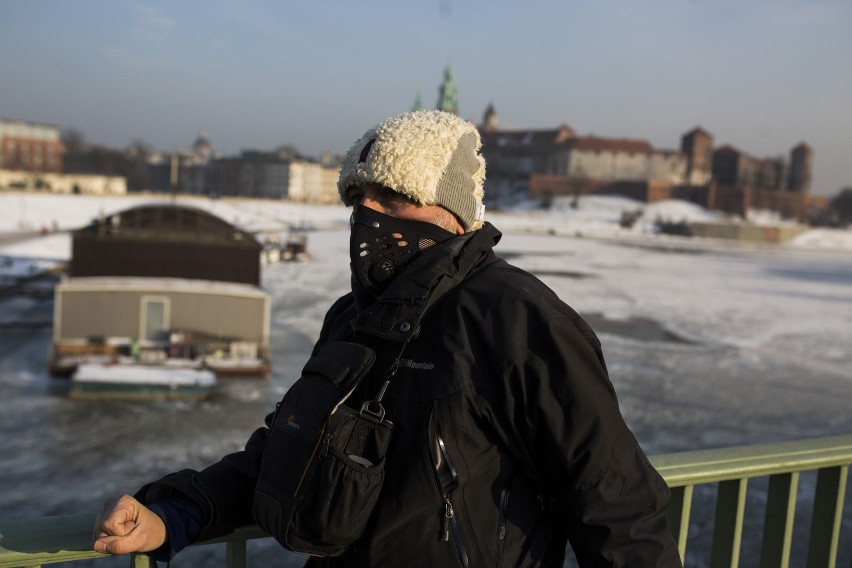 Olbrzymi smog nad Krakowem. Rekordowe przekroczenie norm [DANE]