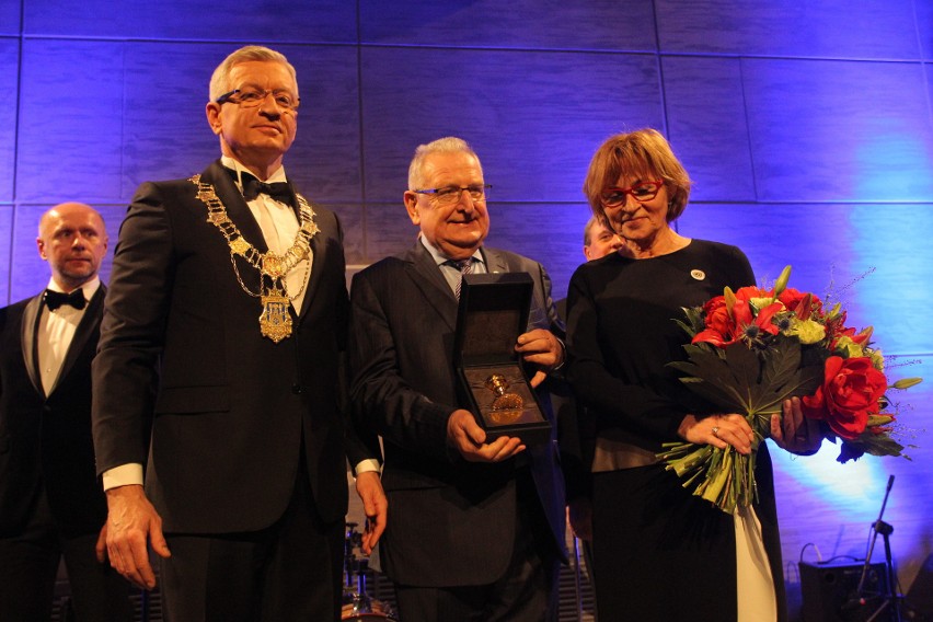 Poznań: Prezydent Jacek Jaśkowiak wyróżnił Wielką Złotą Pieczęcią Jacka Rutkowskiego