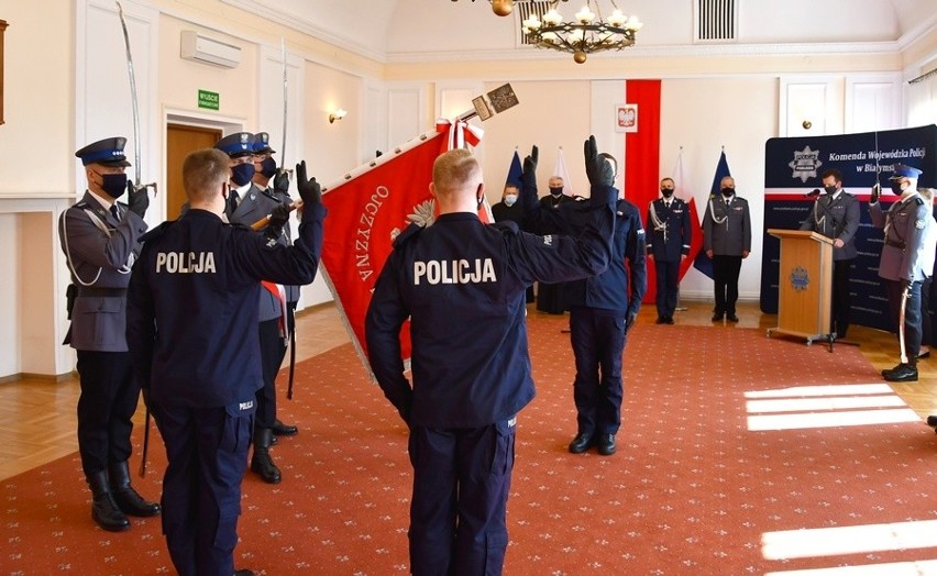 Białystok. Komenda wojewódzka przyjęła 12 nowych funkcjonariuszy. We wtorek złożyli ślubowanie (zdjęcia)