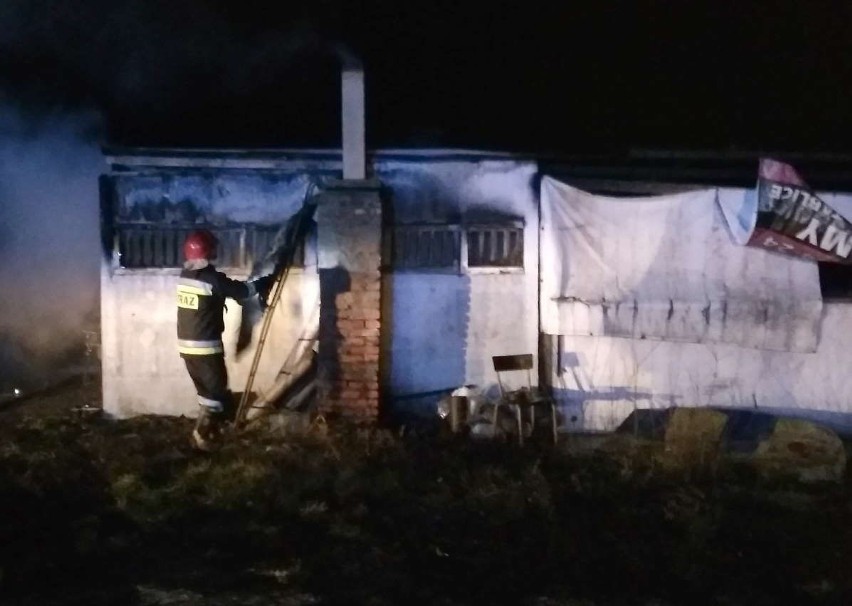 Mężczyzna zginął w nocnym pożarze w podkieleckiej Tokarni. Sprawę bada policja