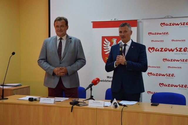 Spotkaniu przewodniczyli radny mazowiecki Tomasz Śmietanka oraz wicemarszałek Rafał Rajkowski, a uczestniczyli w nim przedstawiciele gmin powiatu radomskiego.