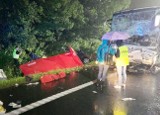 Koszmarny wypadek na trasie Kleszczów - Gliwice. Zginęło 9 osób z busa, zmiażdżonego przez autokar na trasie DK88
